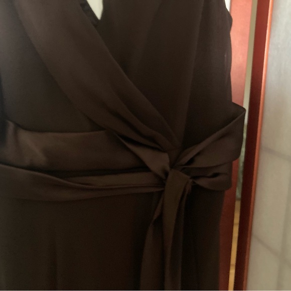 Brown dress with underlining and a side zipper. Dress wore only once. - Picture 2 of 6